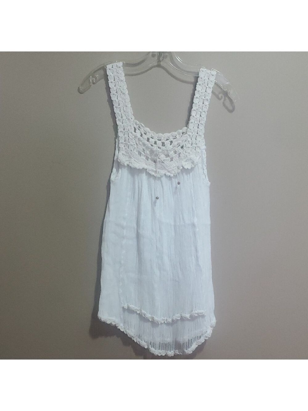 Elegant White Sleeveless Top Size Medium